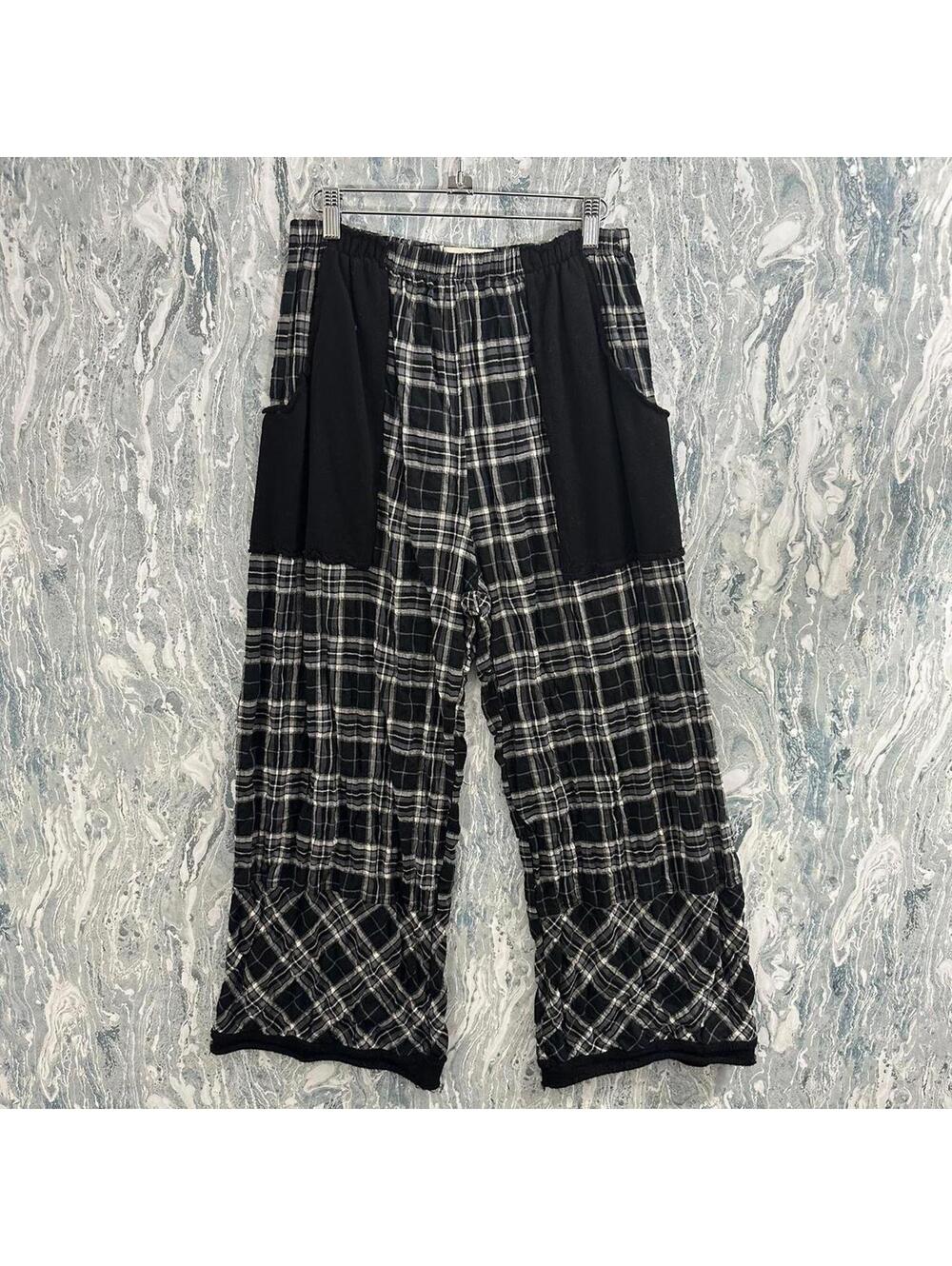 Indie black & white plaid checkered parachute pants (S)